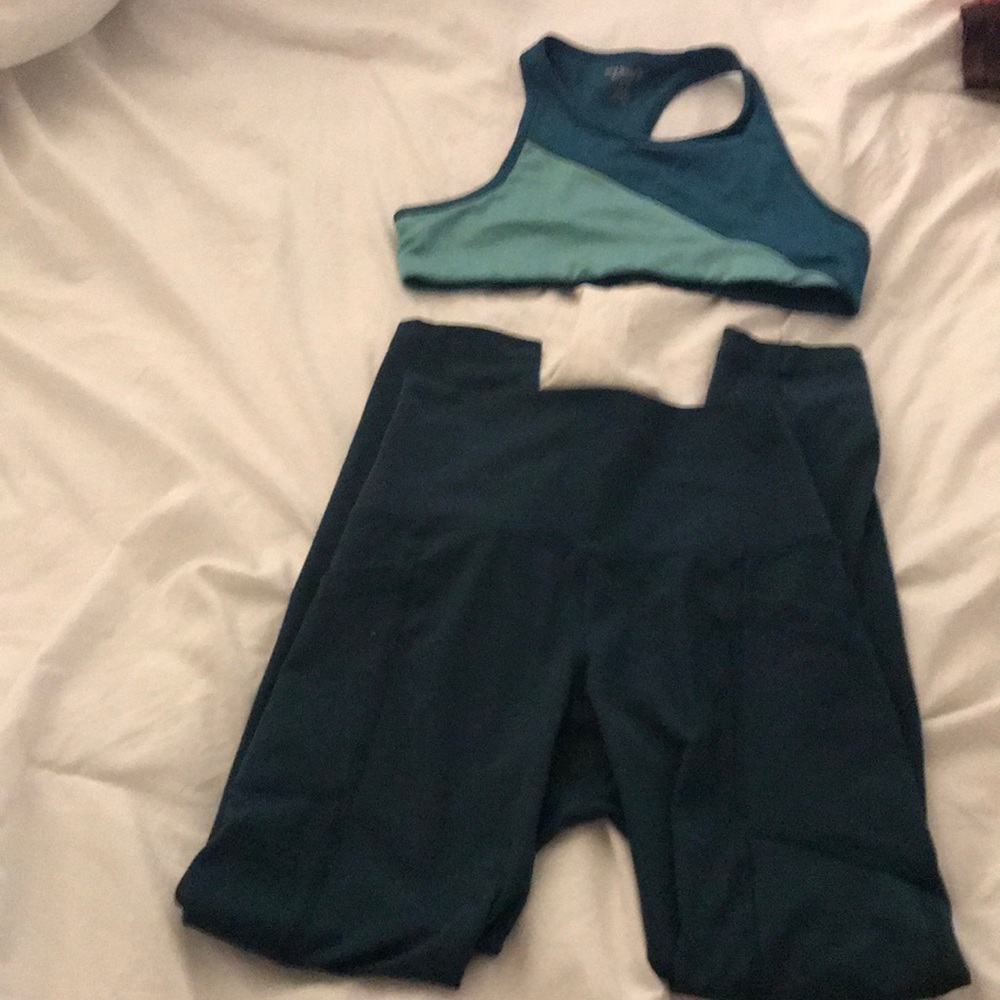 Girls workout set, with leopard print green bra.